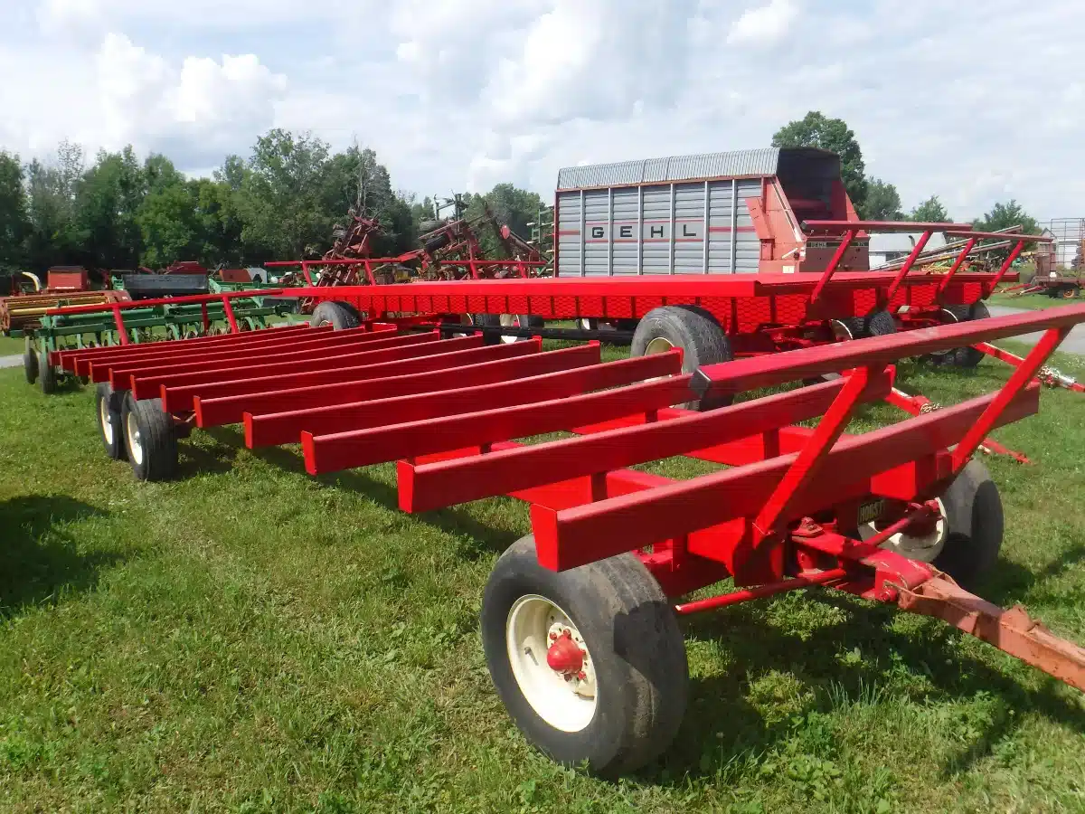 Gallery image 2 for Used Creekbank Welding 25FT Bale Wagon