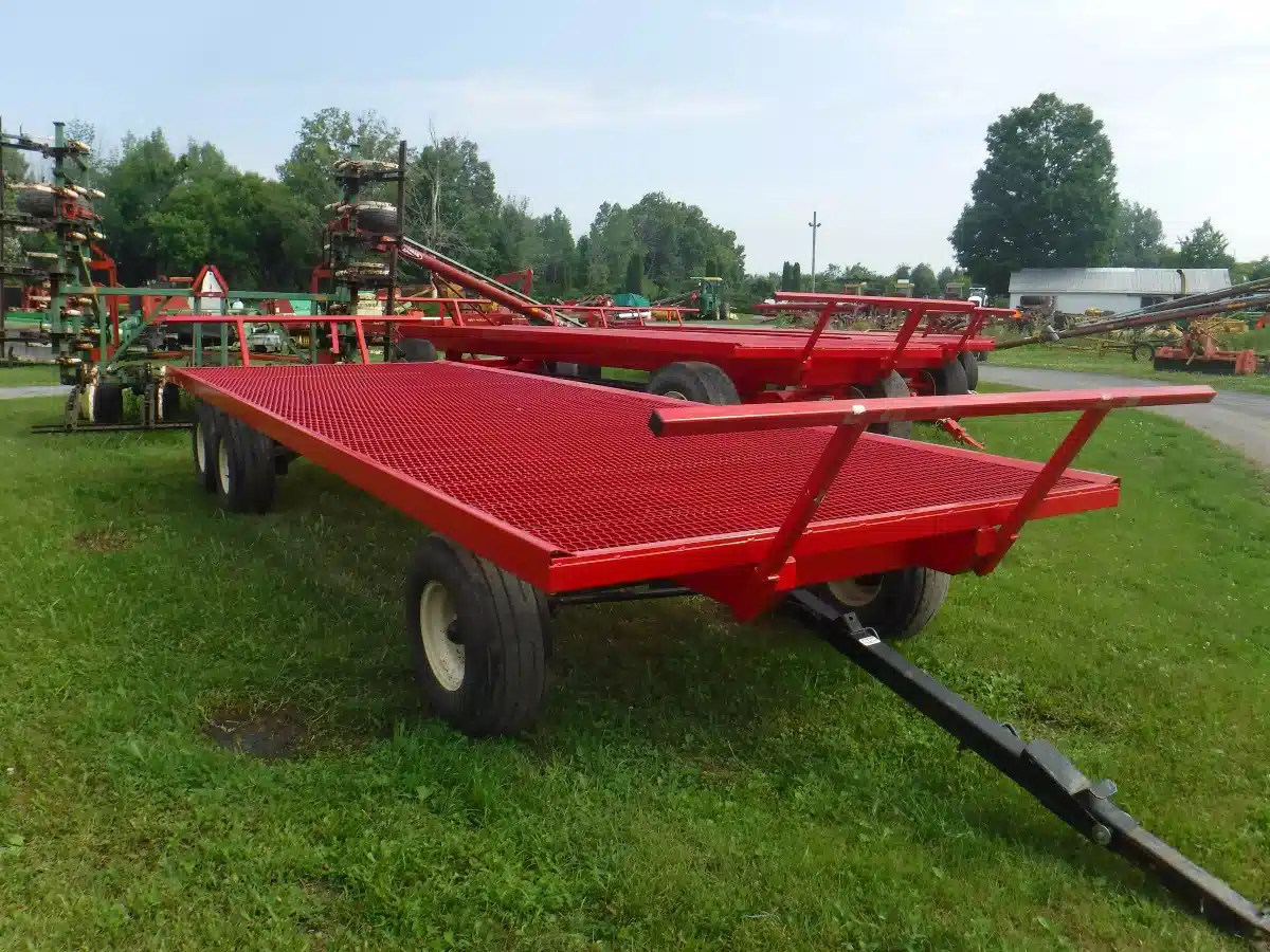 Gallery image 2 for Used Creekbank Welding 25FT Bale Wagon