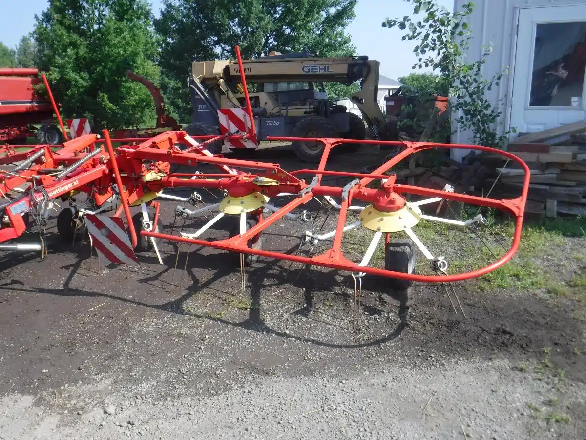 Gallery image 2 for Used Pottinger 6 spinner Tedder
