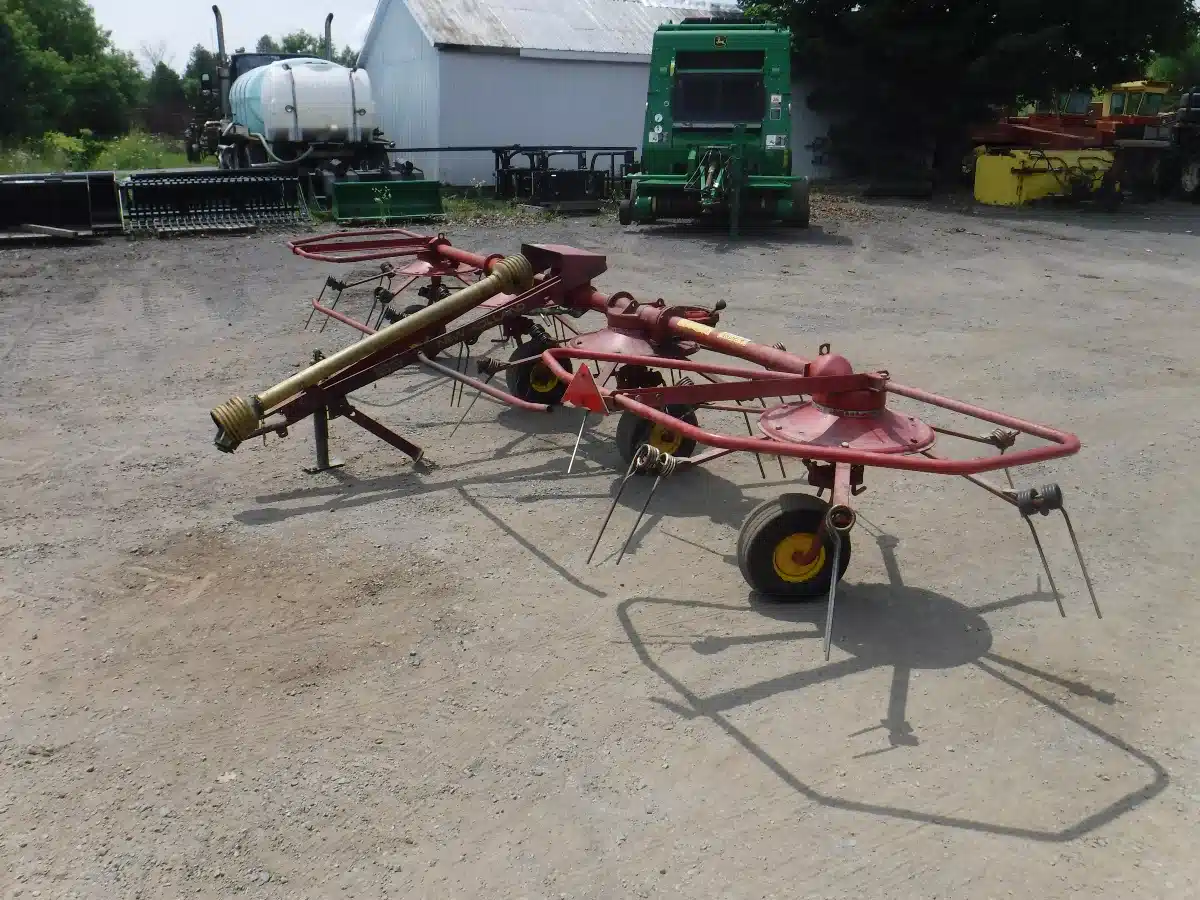 Gallery image 1 for Used New Holland 163 Tedder