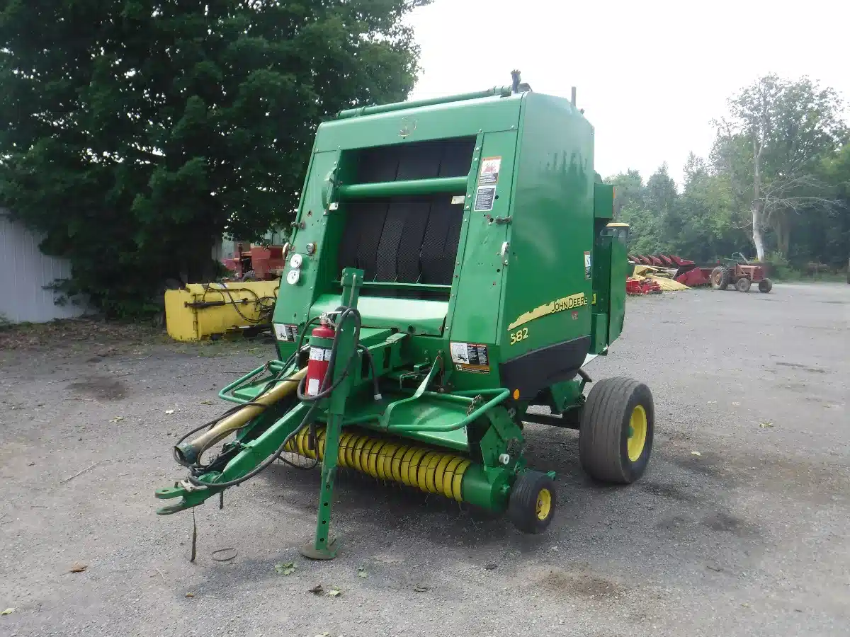 Gallery image 1 for Used John Deere 582 Round Baler