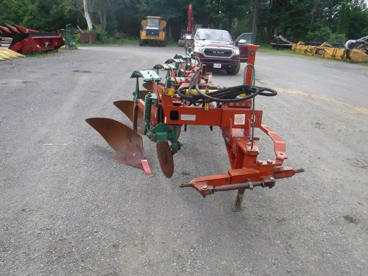 Gallery image 2 for Used Kverneland BB115 Plow