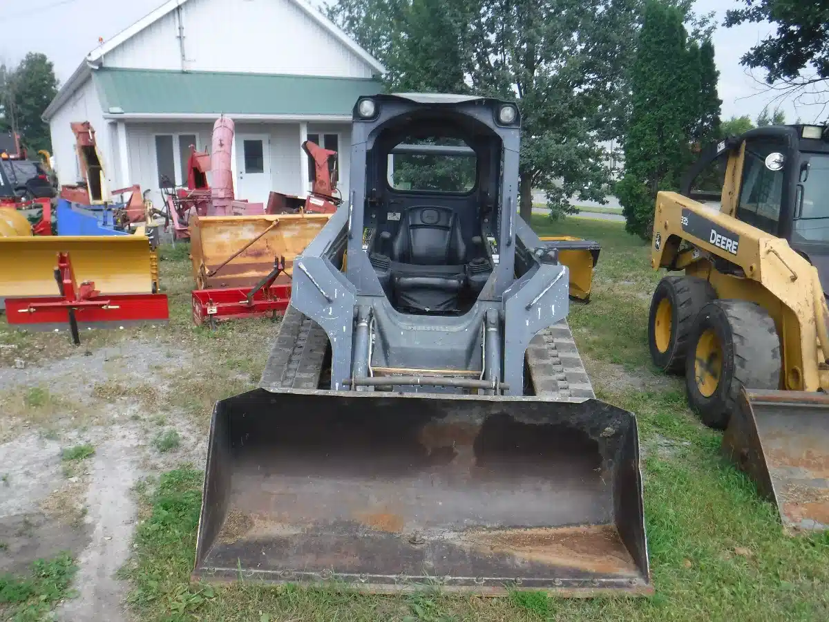 Gallery image 2 for Used 2012 John Deere 323D Skid Steer