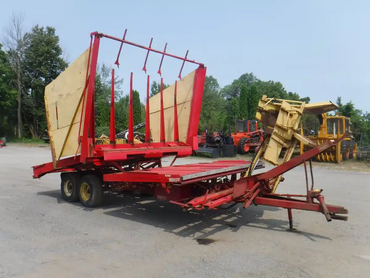 Gallery image 1 for Used New Holland automatic Bale Wagon