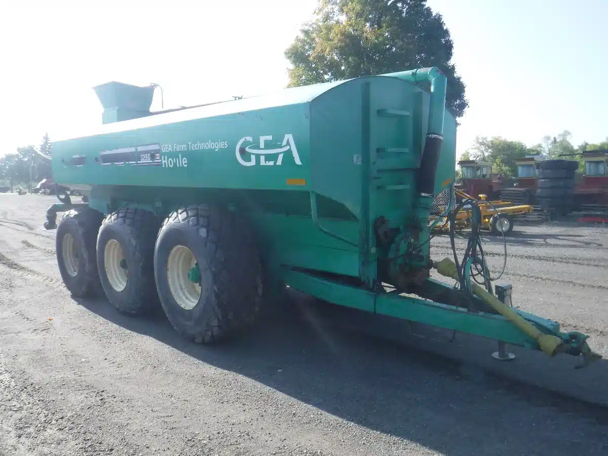 Gallery image 1 for Used Houle 5250 Manure Spreader Liquid