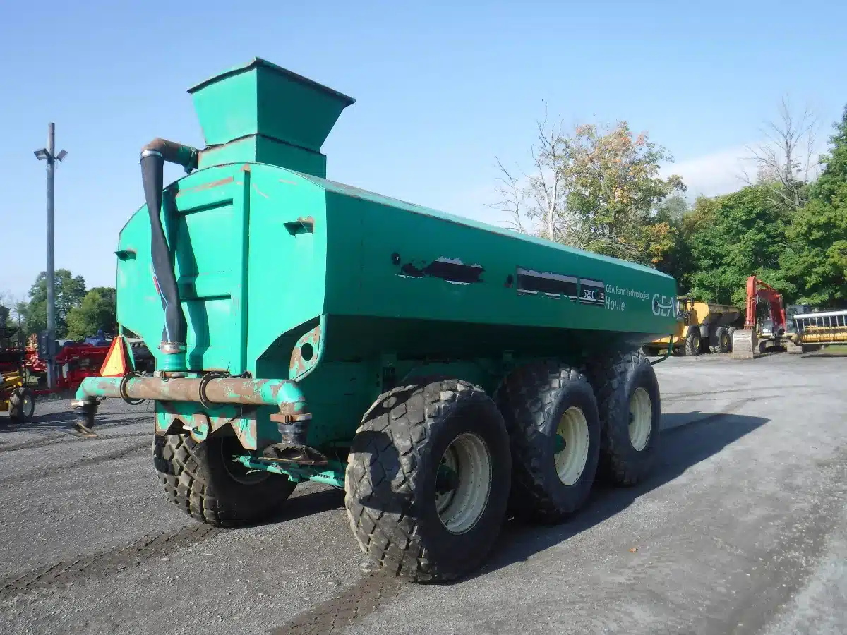 Gallery image 2 for Used Houle 5250 Manure Spreader Liquid