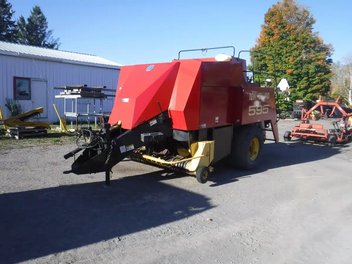 Gallery image 1 for Used New Holland 595 Square Baler - Large