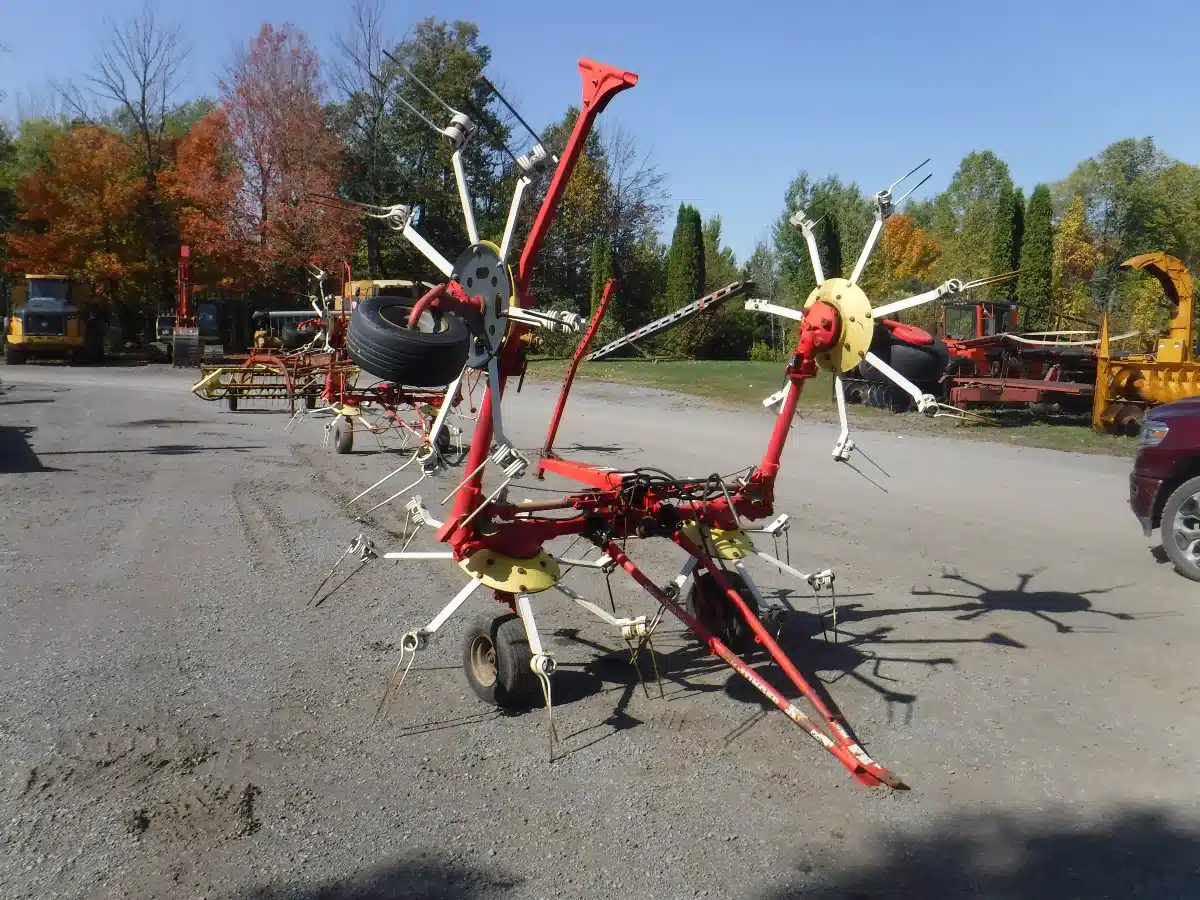 Gallery image 2 for Used Pottinger 4 spinner Tedder