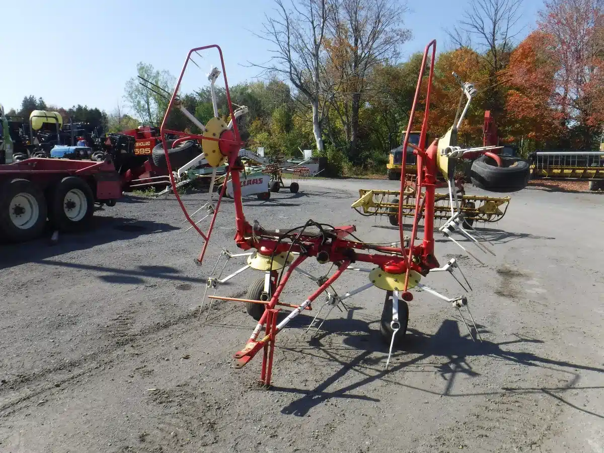 Gallery image 1 for Used Pottinger 4 spinner Tedder