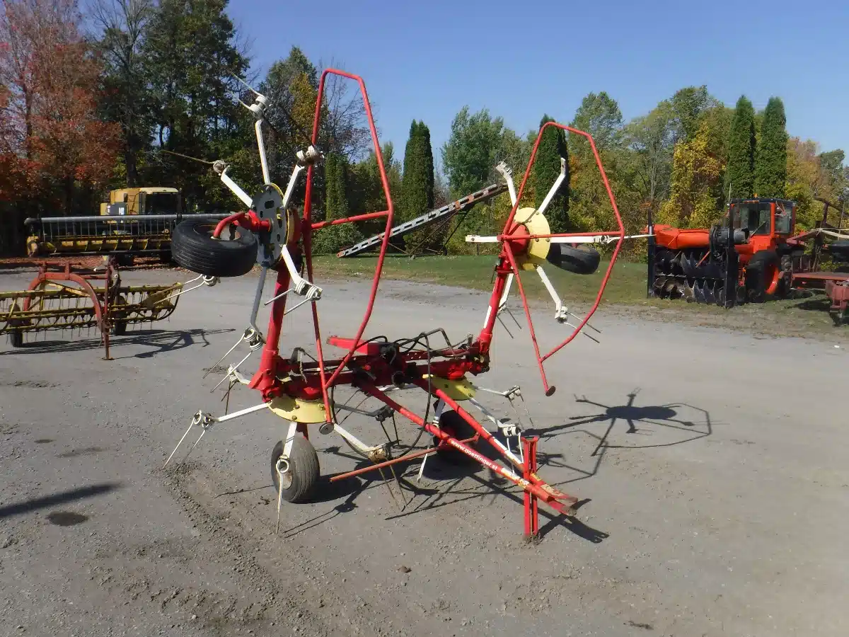 Gallery image 2 for Used Pottinger 4 spinner Tedder