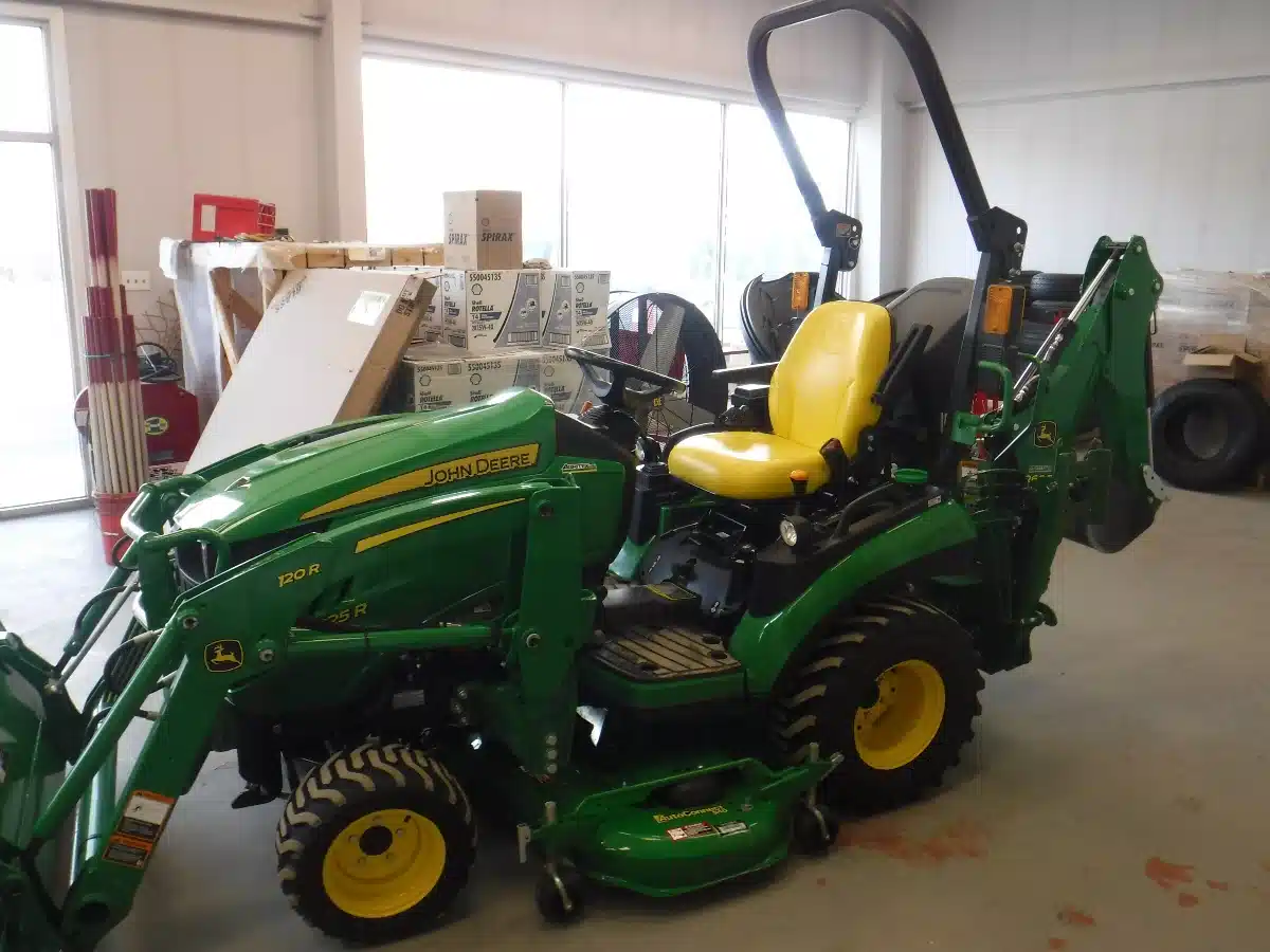 Gallery image 2 for 2023 John Deere 1025R Tractor