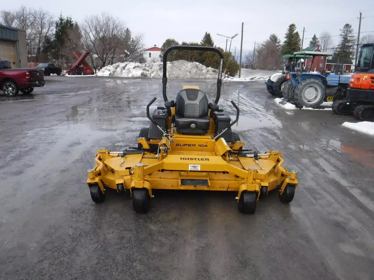 Gallery image 2 for 2021 Hustler HYPERDRIVE Mower - Zero Turn