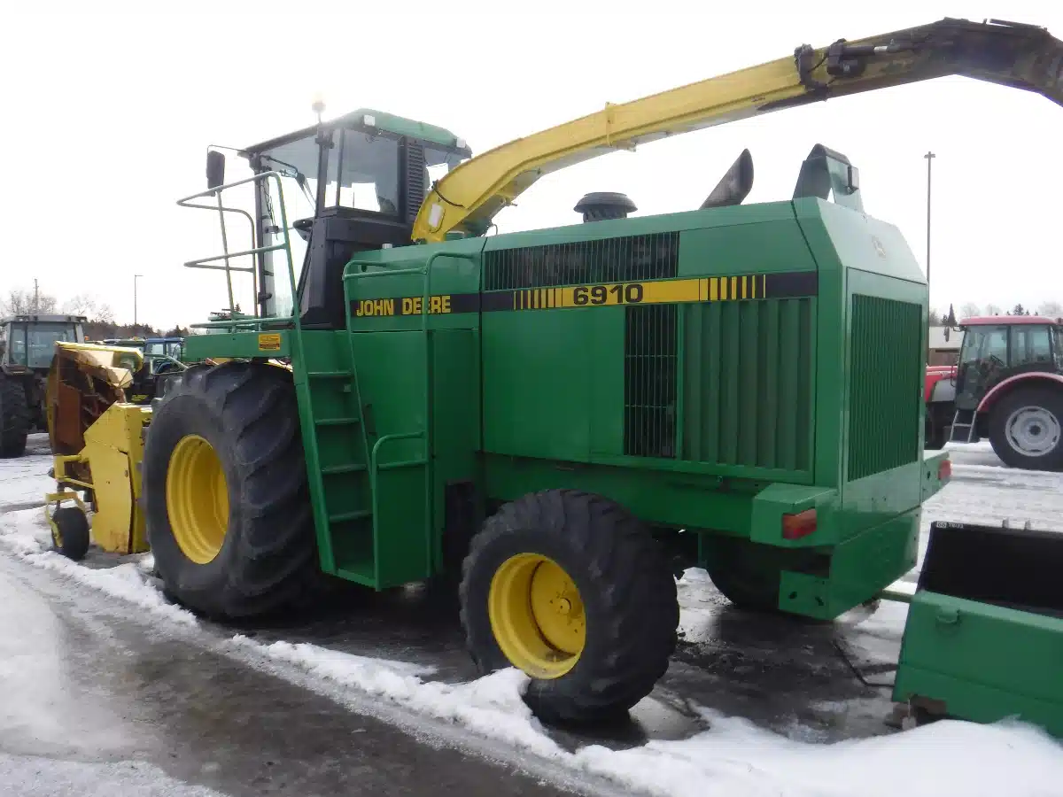 Gallery image 2 for John Deere 6910 Forage Harvester