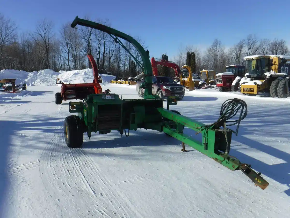 Gallery image 2 for John Deere 3970 Forage Harvester
