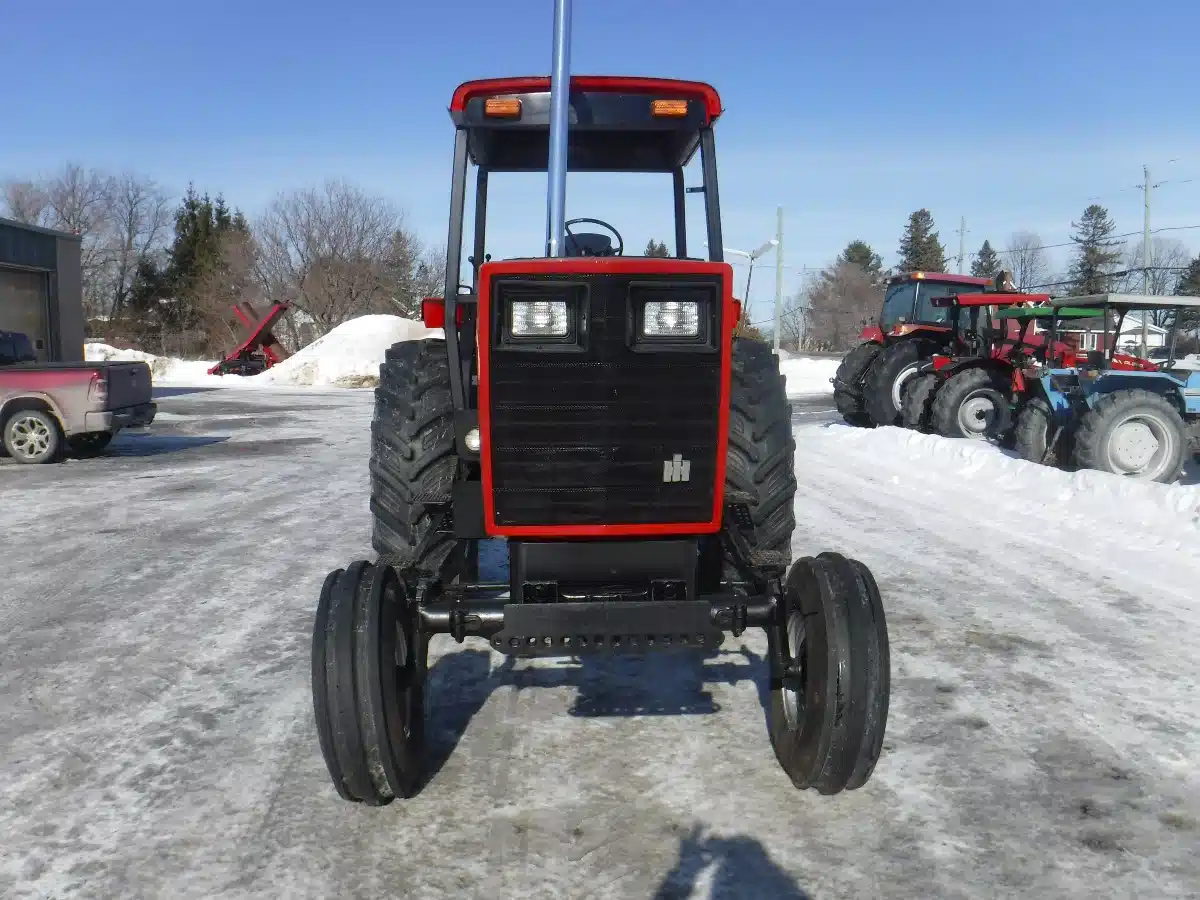Gallery image 2 for International Harvester 3088 Tractor