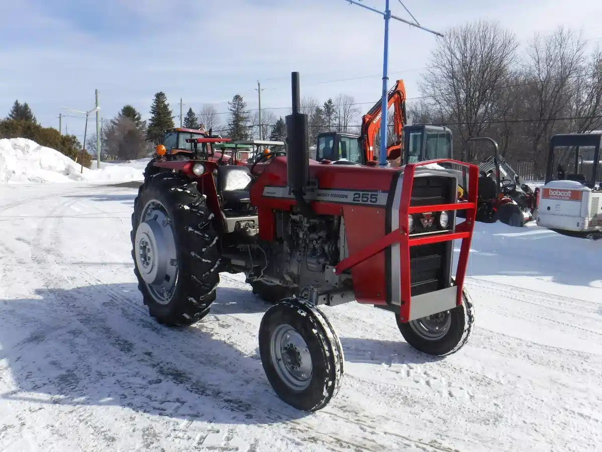 Gallery image 1 for Massey Ferguson 255 Tractor