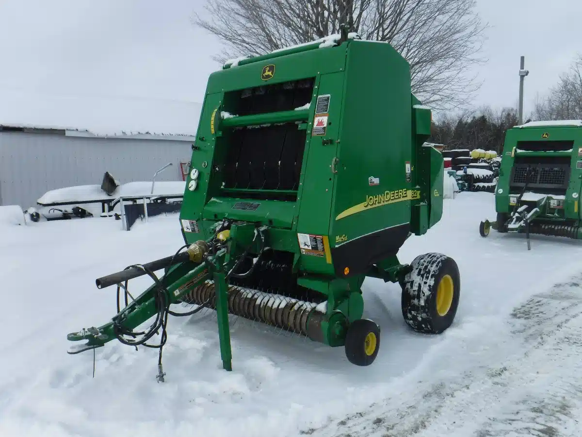 Gallery image 1 for John Deere 582 Round Baler