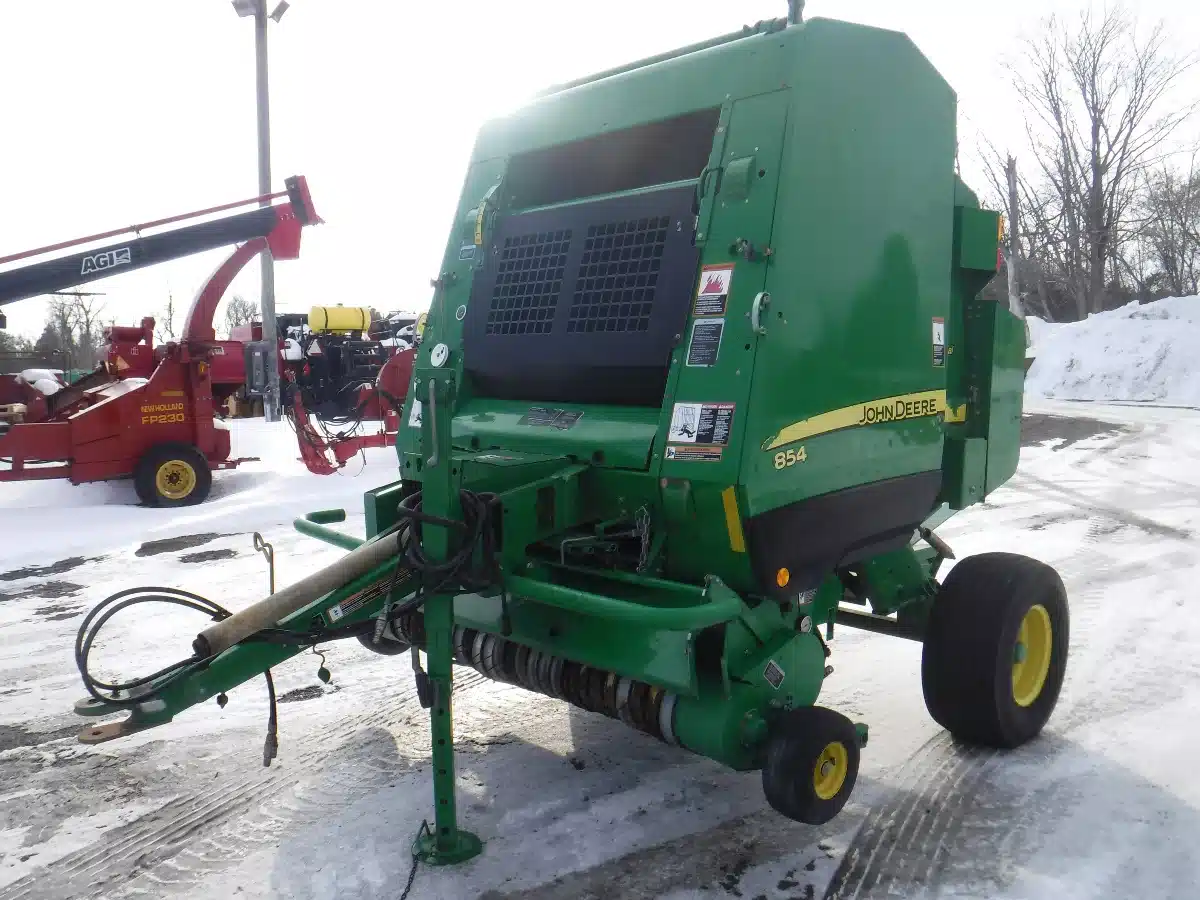 Gallery image 1 for John Deere 854 Round Baler