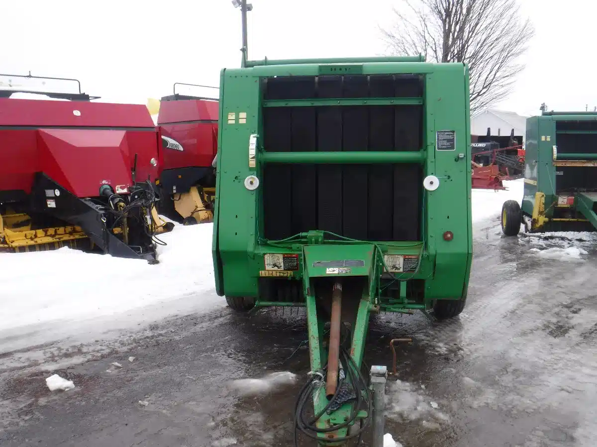 Gallery image 2 for John Deere 335 Round Baler