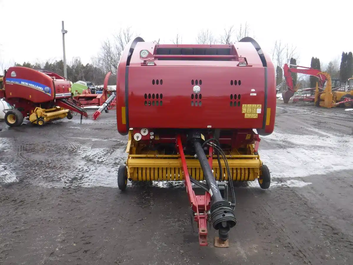 Gallery image 2 for 2016 New Holland ROLL-BELT 450 Round Baler