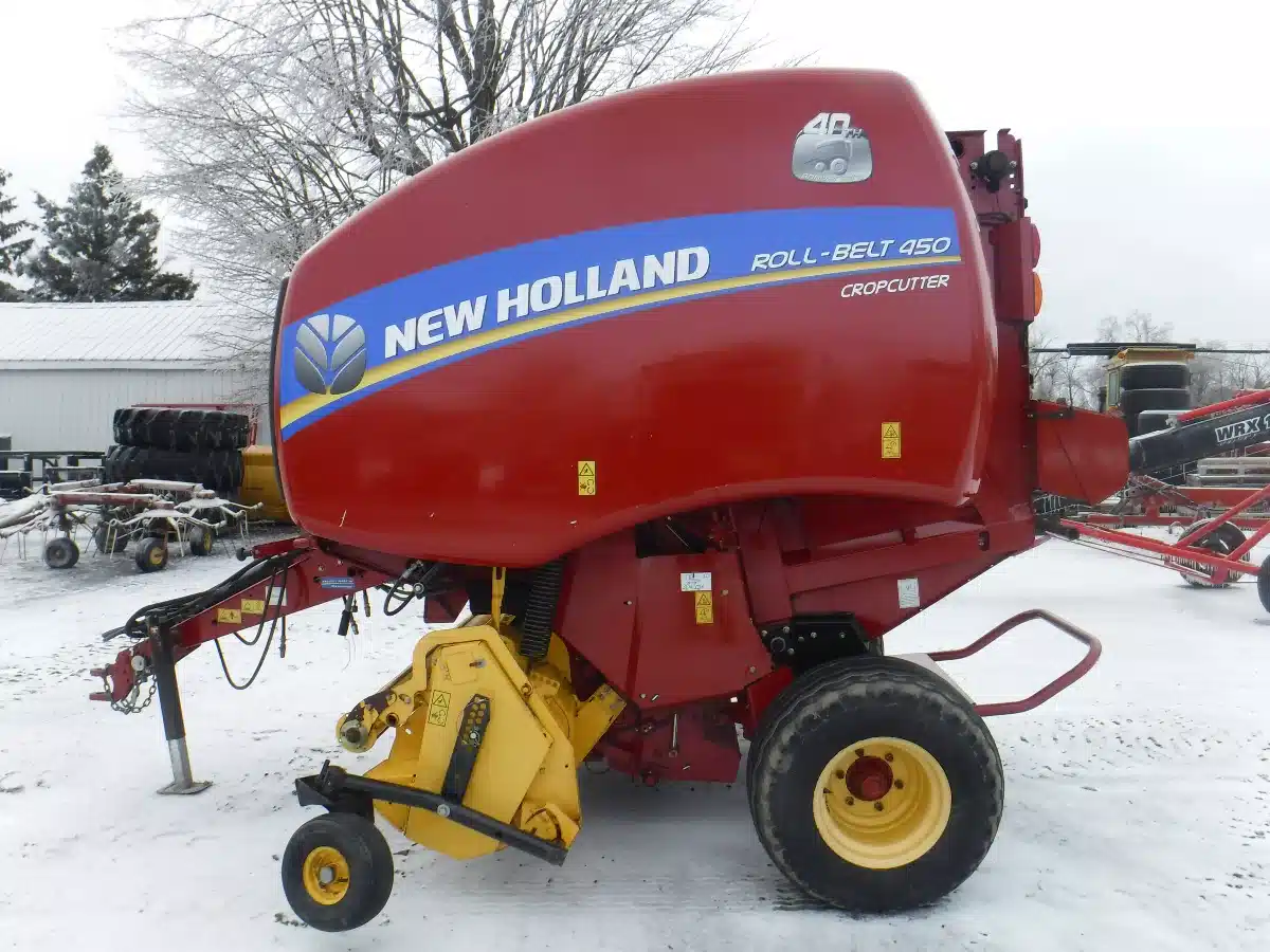 Gallery image 2 for New Holland ROLL-BELT 450 Round Baler