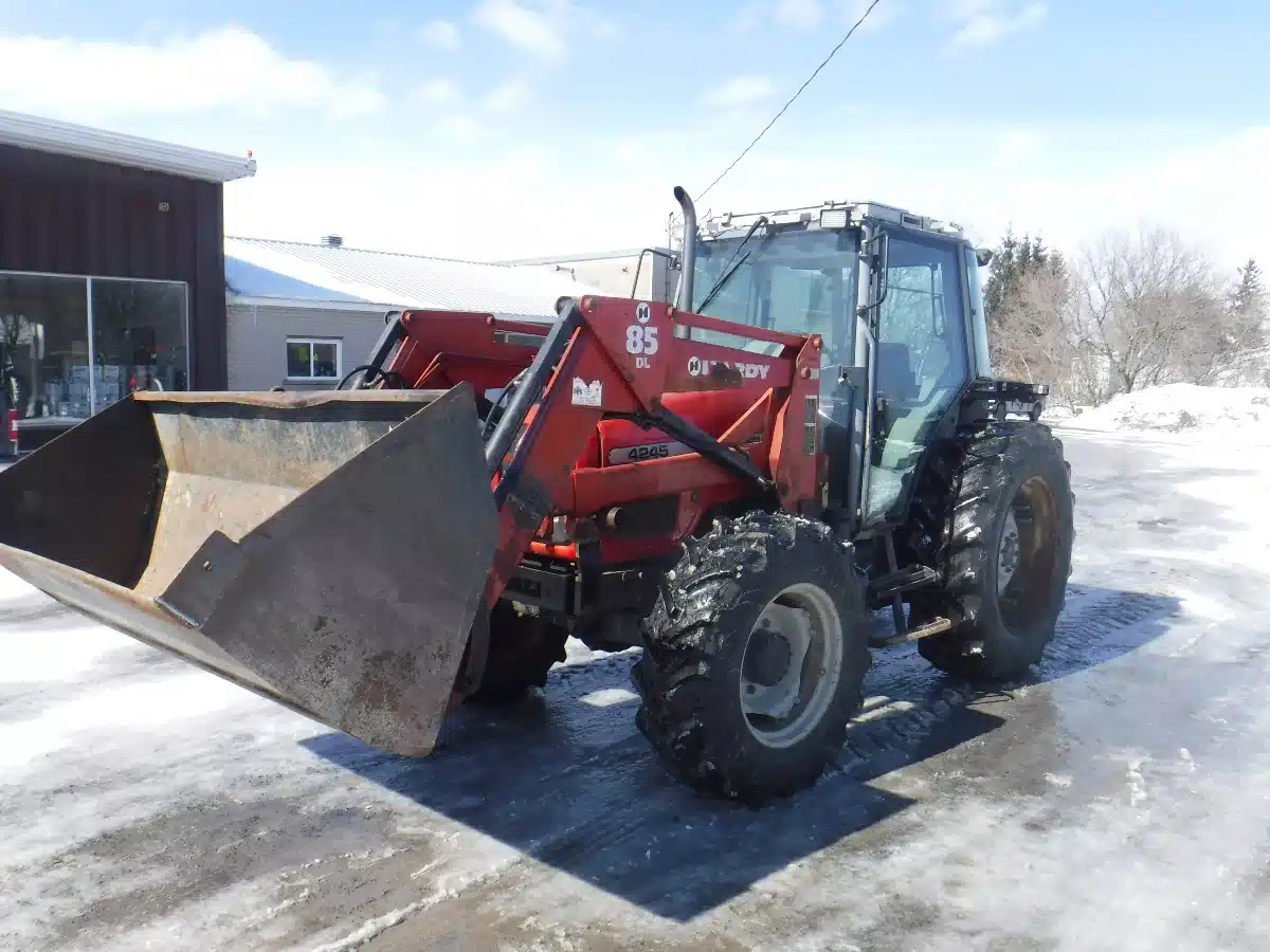 Photo de la Galerie 2 pour Massey Ferguson 4245 Tracteur