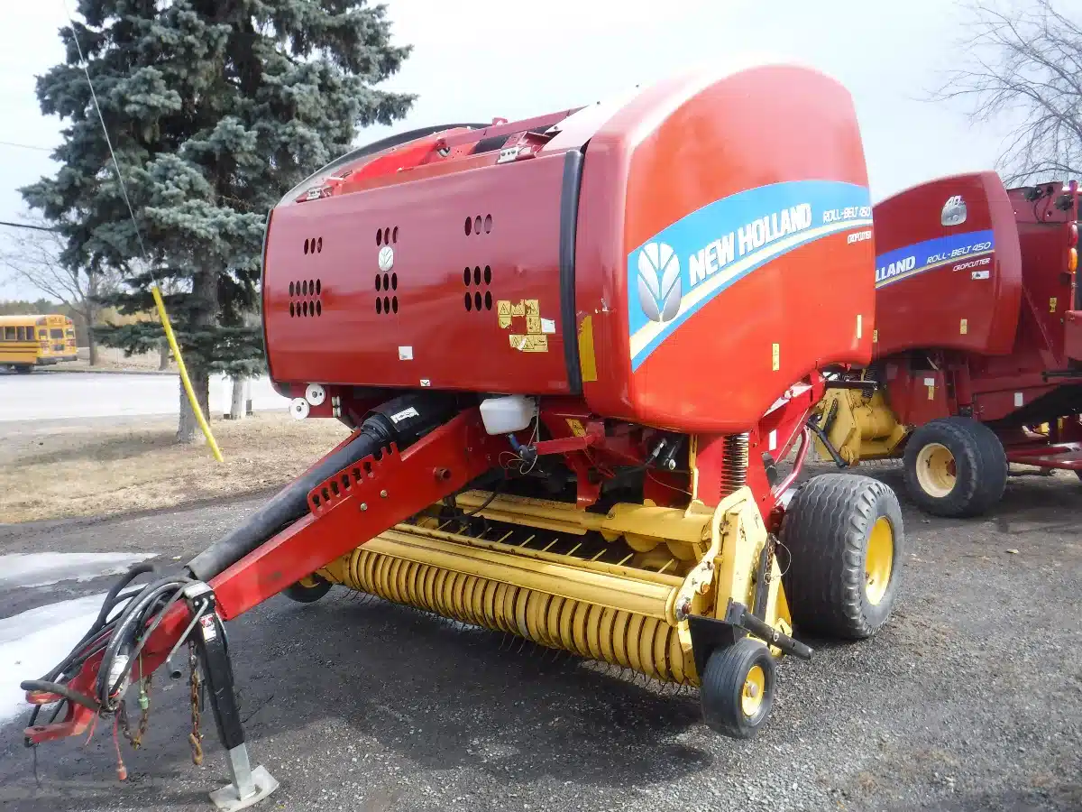 Gallery image 1 for New Holland ROLL-BELT 450 Round Baler