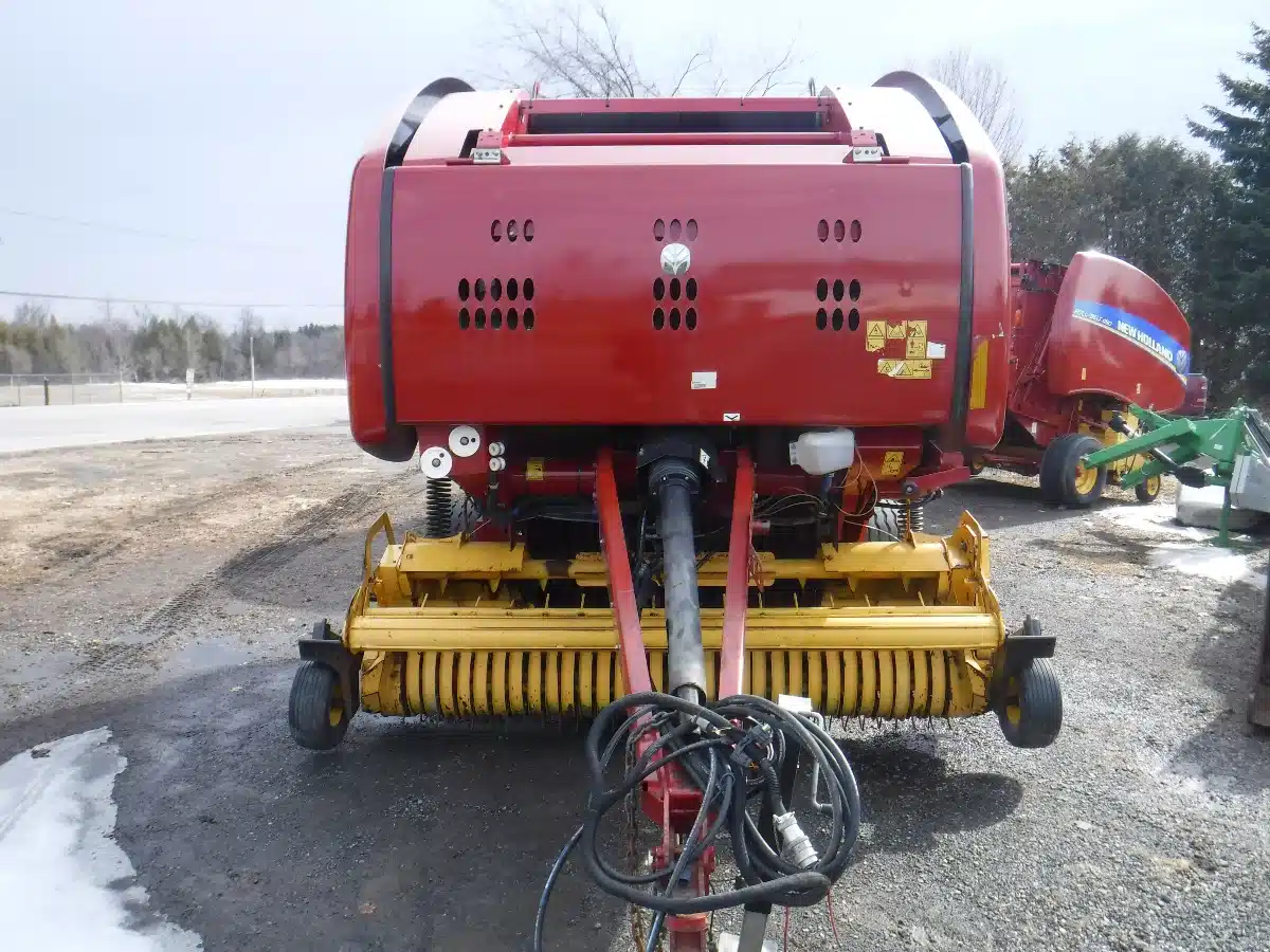 Gallery image 2 for New Holland ROLL-BELT 450 Round Baler