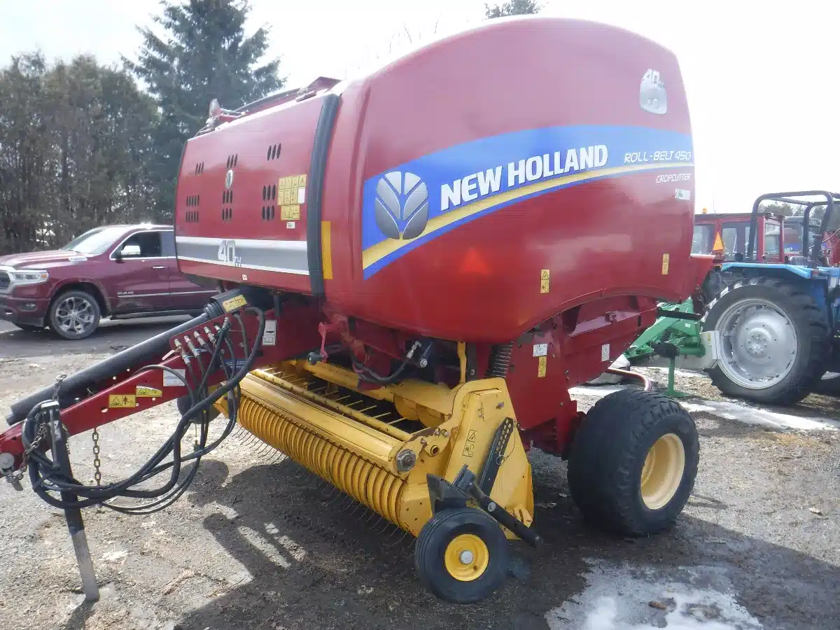 Gallery image 1 for New Holland ROLL-BELT 450 Round Baler