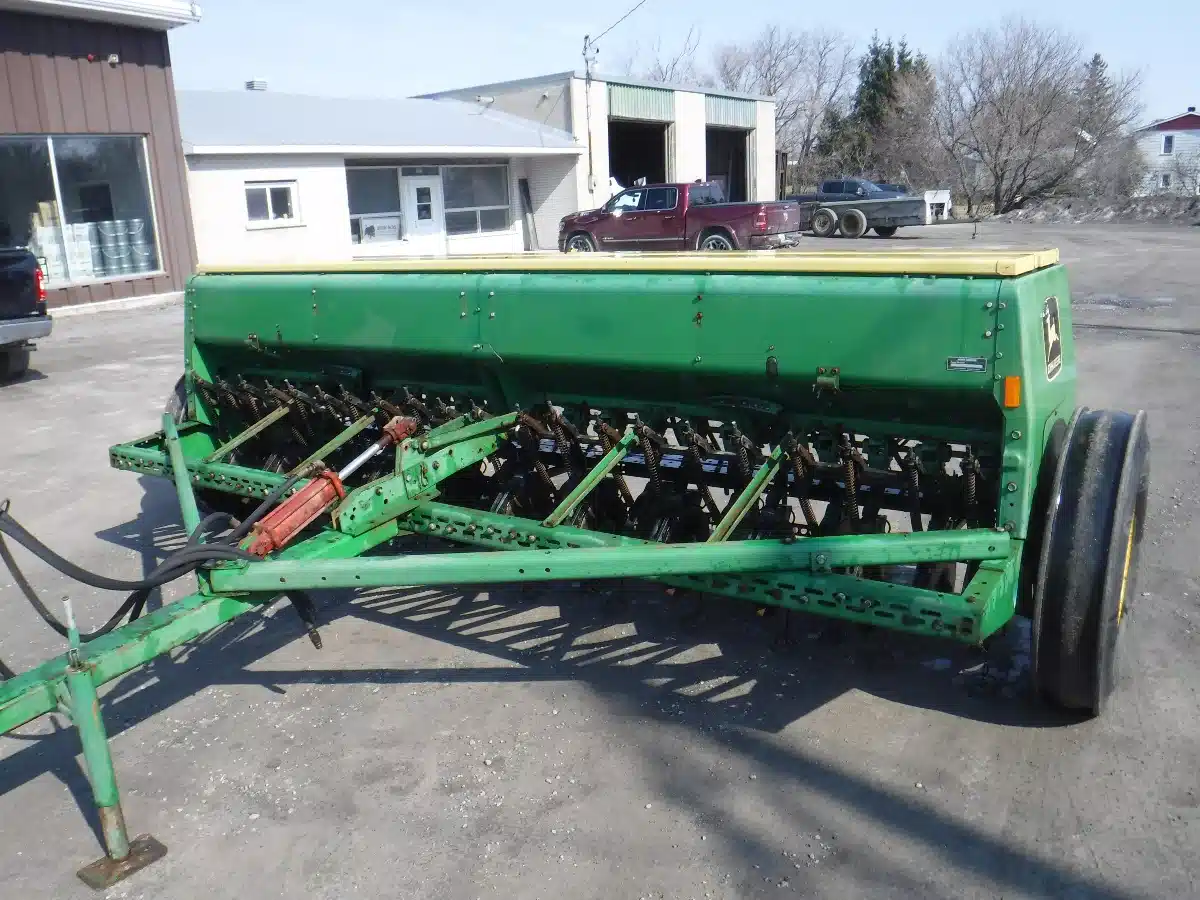 Photo de la Galerie 2 pour John Deere 8300 Semoir à engrais