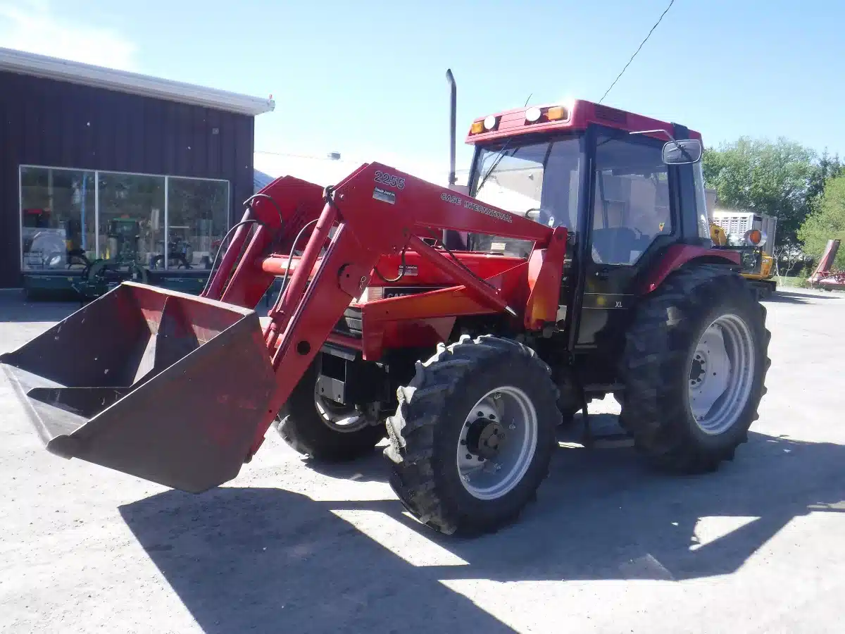 Gallery image 1 for Case IH 895 Tractor