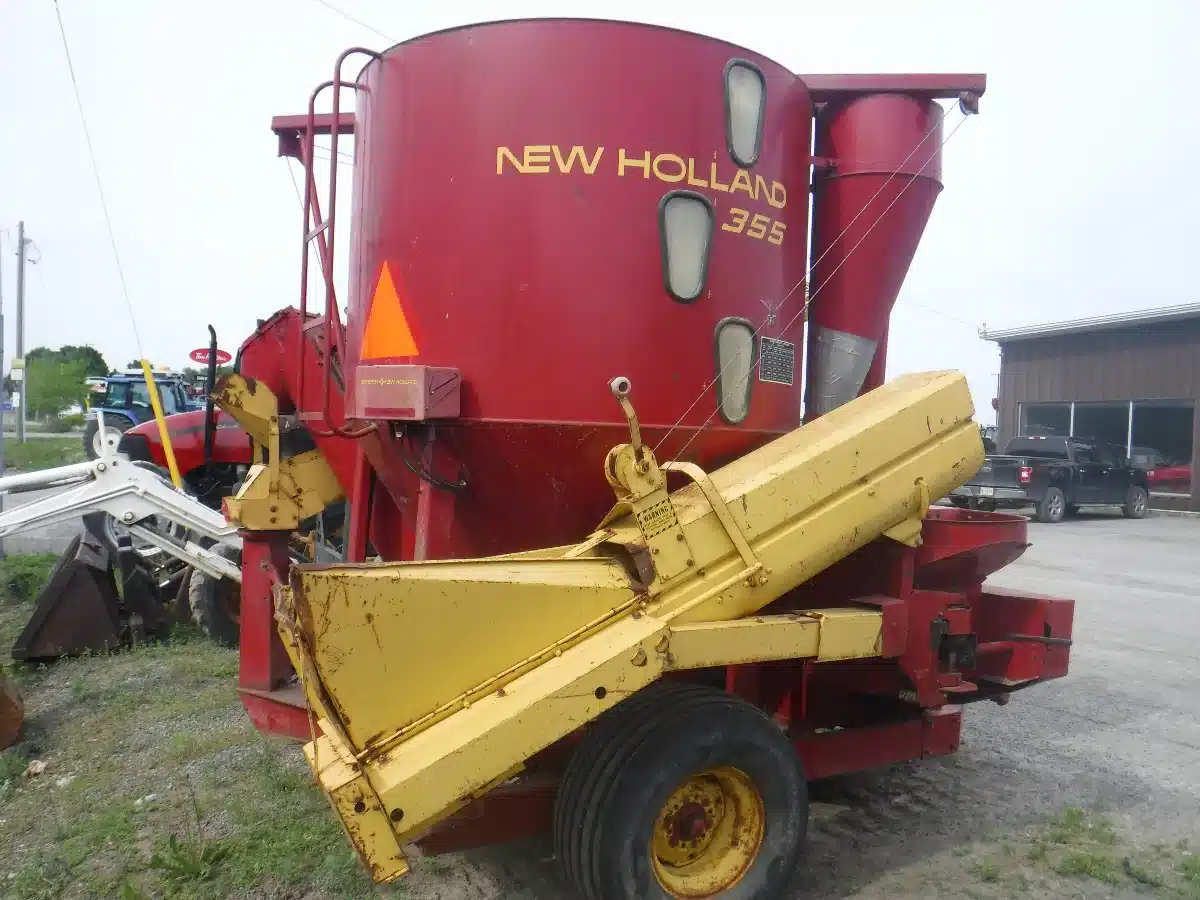 Photo de la Galerie 2 pour New Holland 355 Moulange