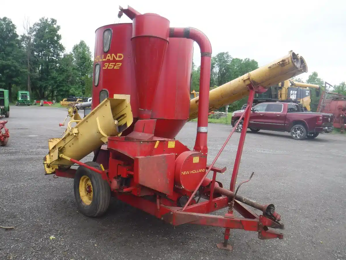 Gallery image 2 for New Holland 352 Mix Mill