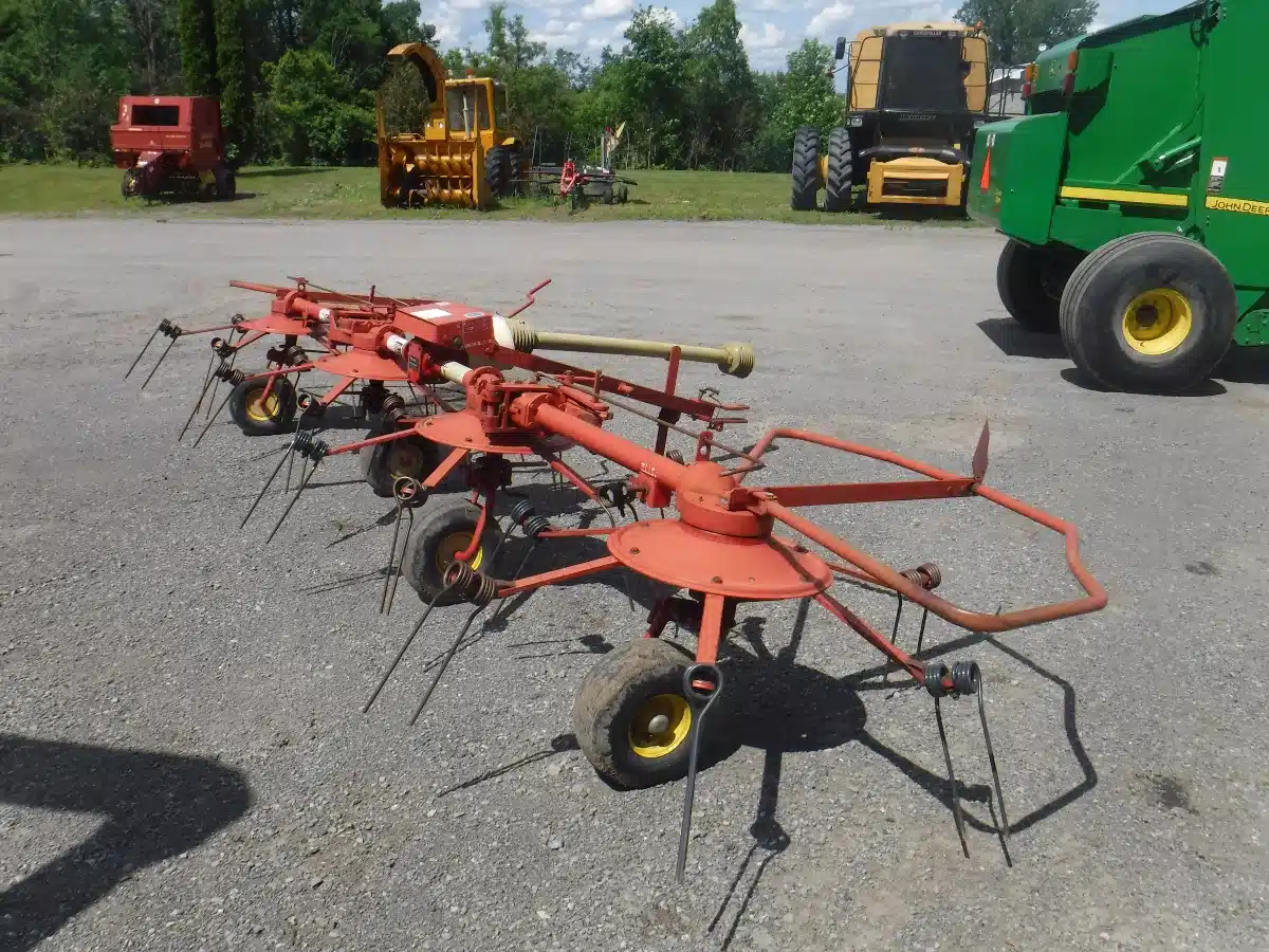 Photo de la Galerie 1 pour New Holland 163 Tedder