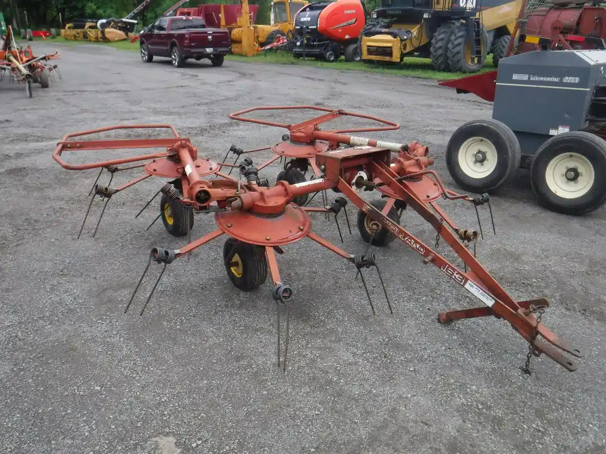 Gallery image 1 for New Holland 163 Tedder