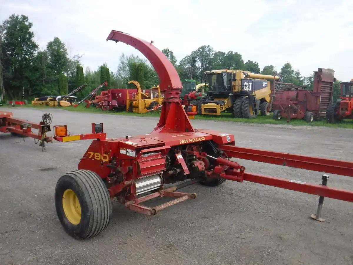 Photo de la Galerie 1 pour New Holland 790 Fourragère