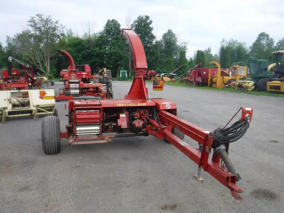 Photo de la Galerie 2 pour New Holland 790 Fourragère