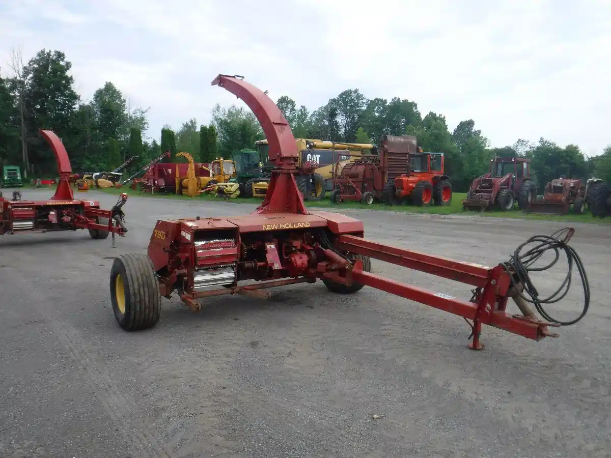 Photo de la Galerie 2 pour New Holland 790 Fourragère