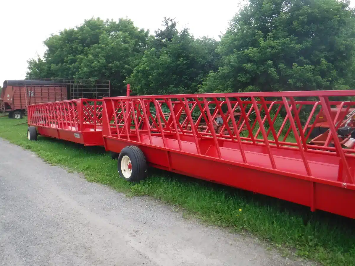 Gallery image 2 for 2026 Creekbank Welding 24FT Feed Wagon