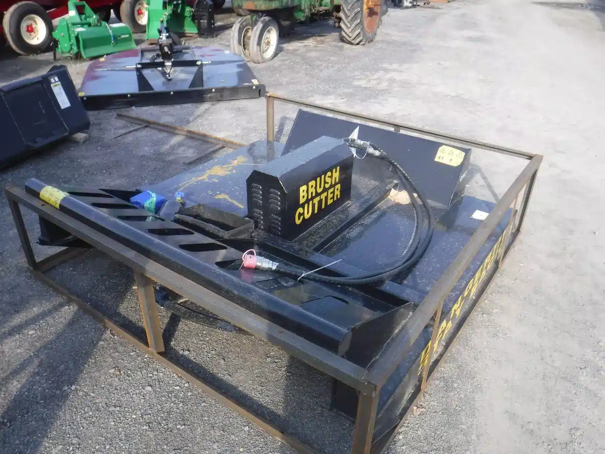 Photo de la Galerie 1 pour 72" Débroussailleuse rotative