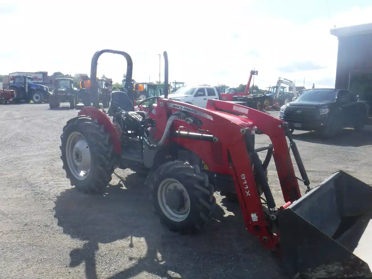 Photo de la Galerie 2 pour 2016 Massey Ferguson 2604H Tracteur