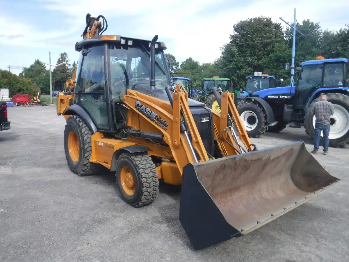 Photo de la Galerie 2 pour 2014 Case 580 SUPER N Rétrocaveuse