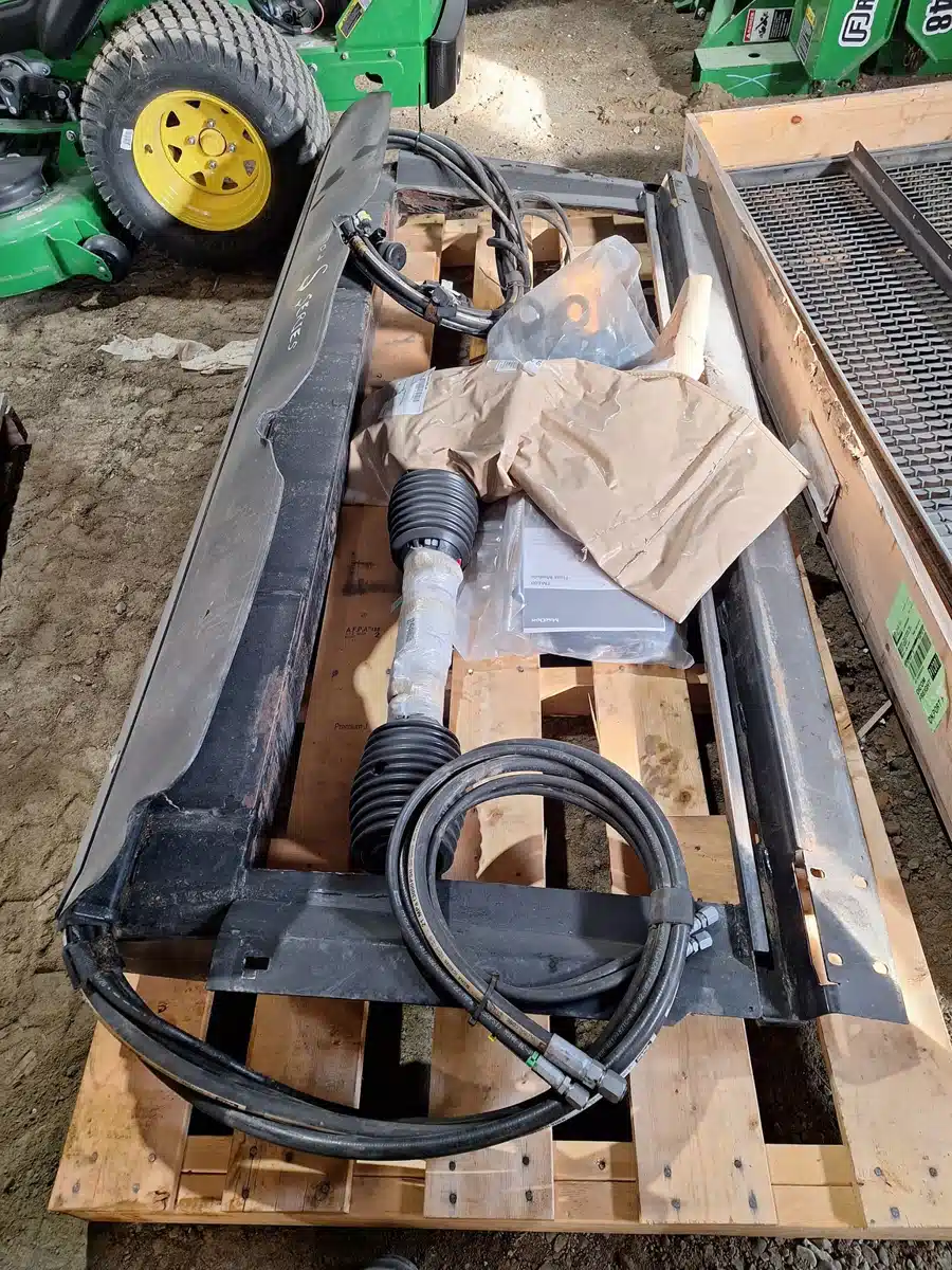 Gallery image 1 for Used 2022 MacDon FDI S SERIES COMPETION PKG Header Combine