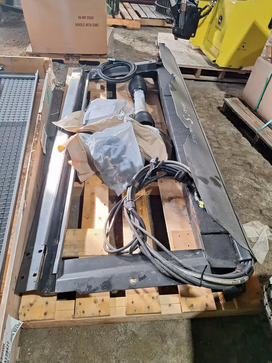 Gallery image 2 for Used 2022 MacDon FDI S SERIES COMPETION PKG Header Combine