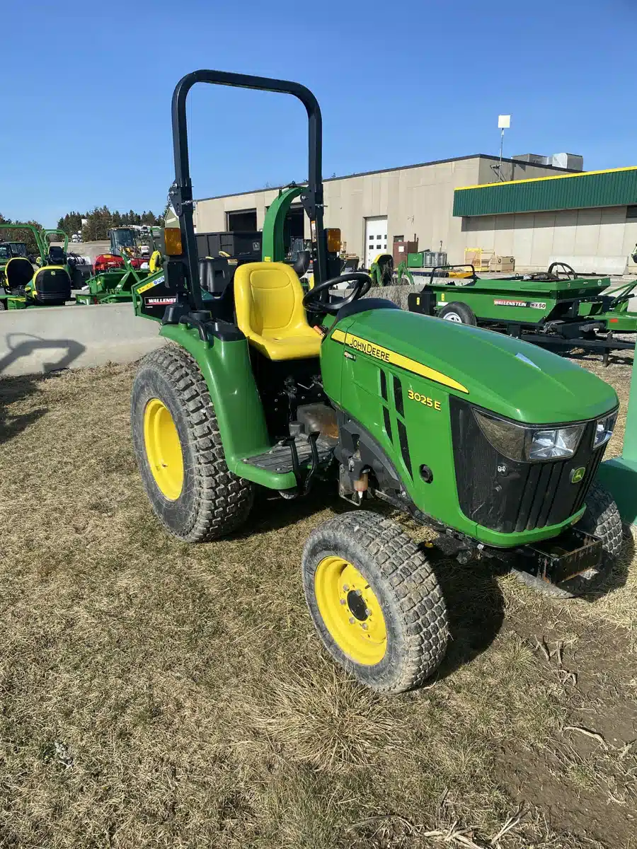 Gallery image 2 for Used 2021 John Deere 3025E Tractor