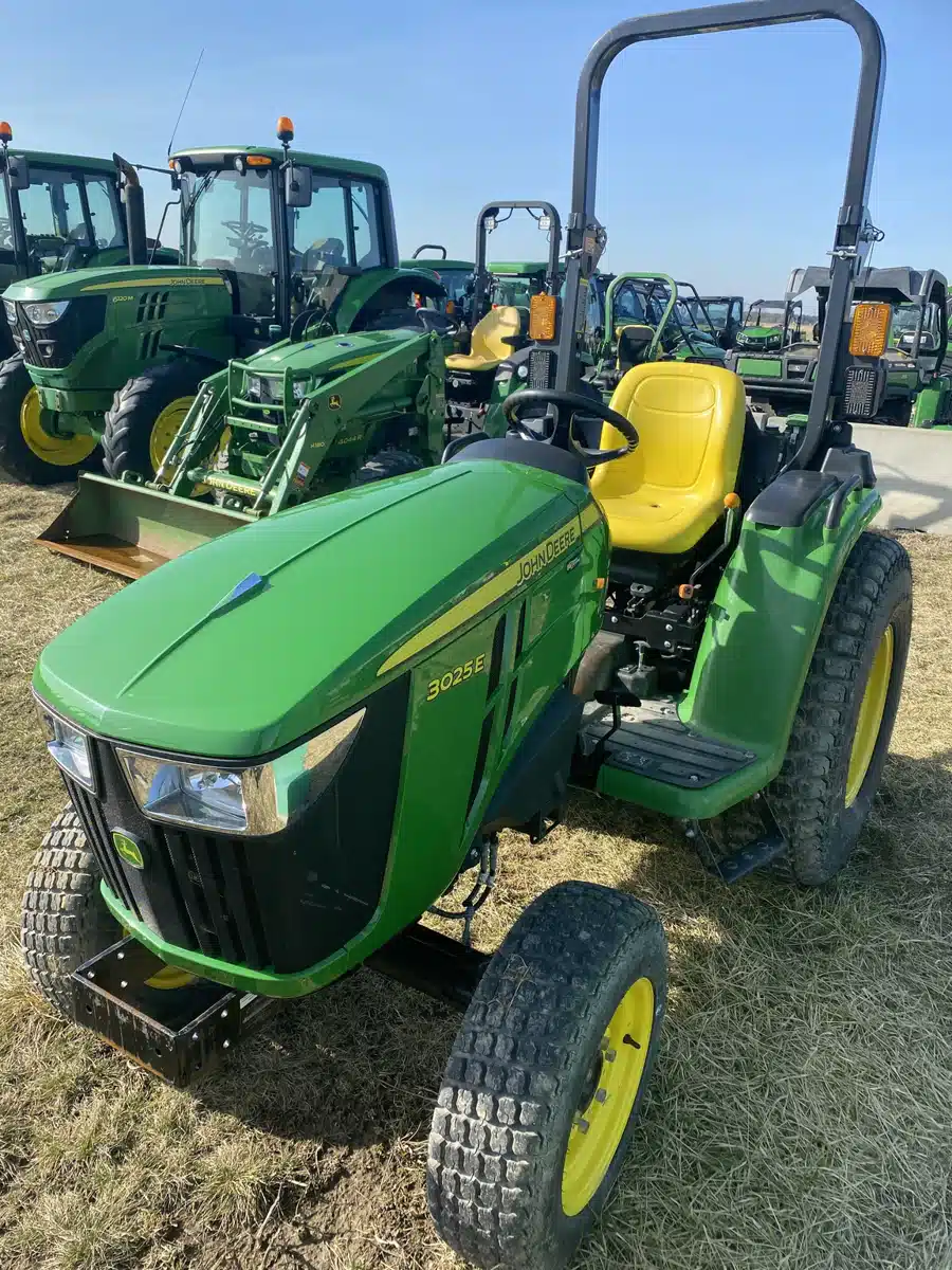 Gallery image 1 for Used 2021 John Deere 3025E Tractor
