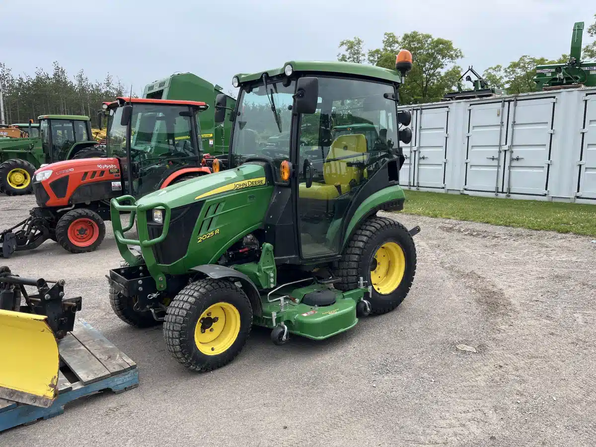 Gallery image 1 for Used 2021 John Deere 2025R Tractor