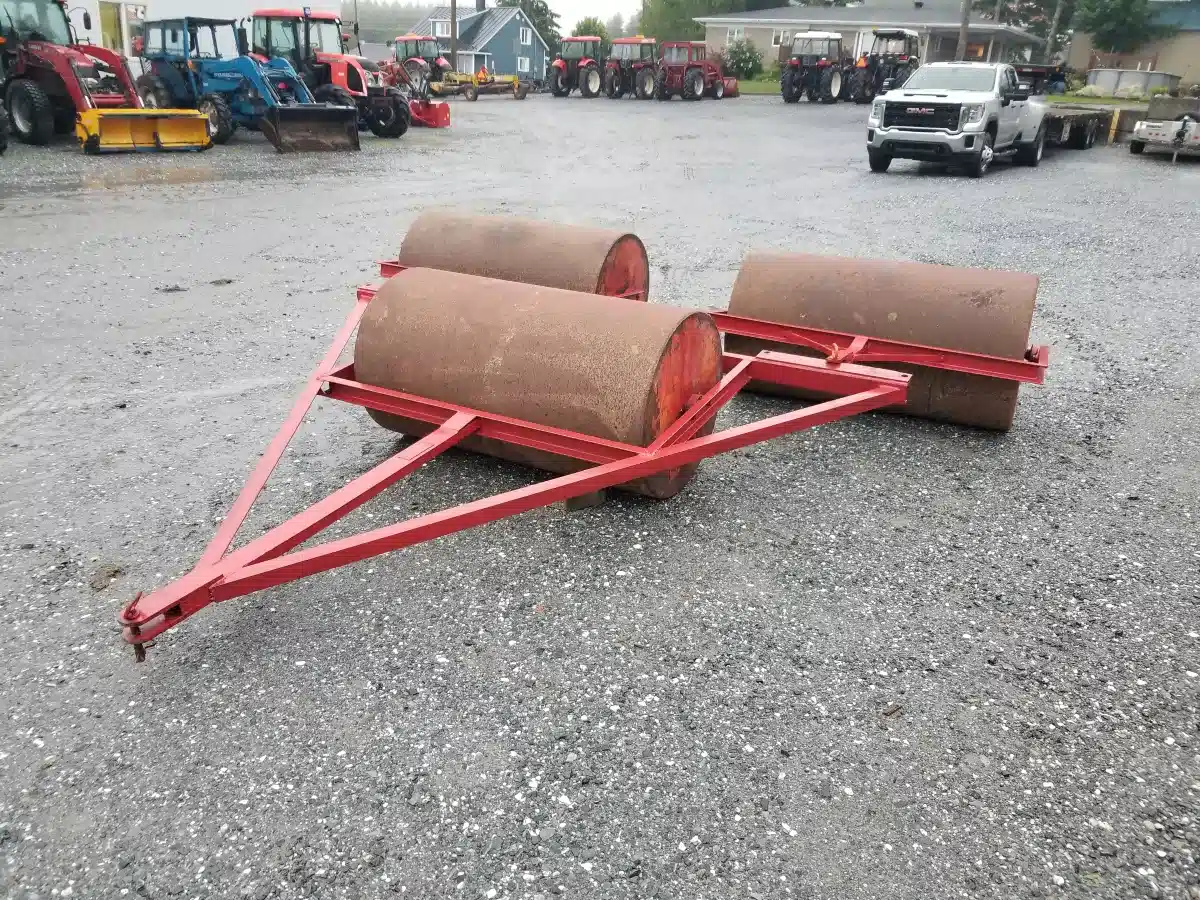 Gallery image 1 for Used Inconnu Desjardins 12FT Land Roller