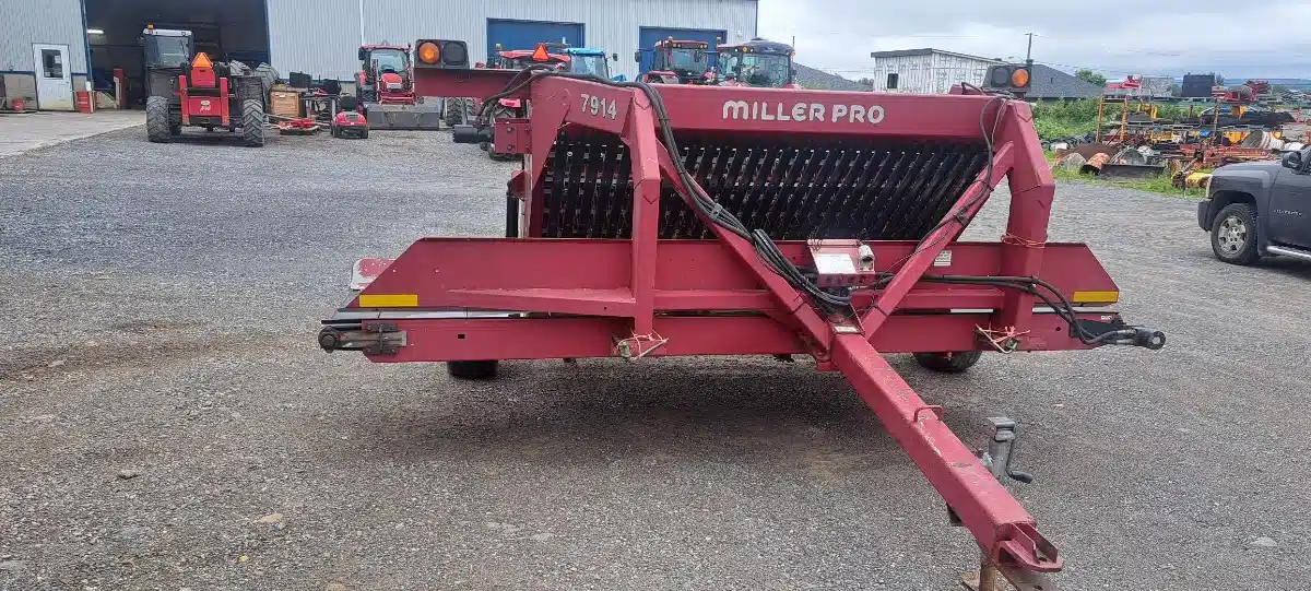 Gallery image 2 for Used INCONNU Miller Pro 7914 Windrow Merger