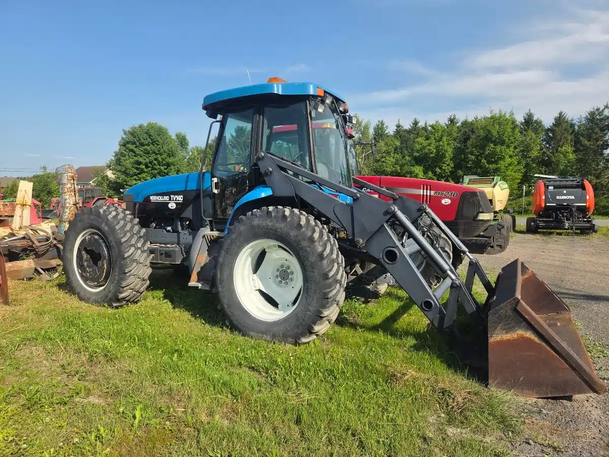 Photo de la Galerie 2 pour 2000 New Holland TV140 Tracteur